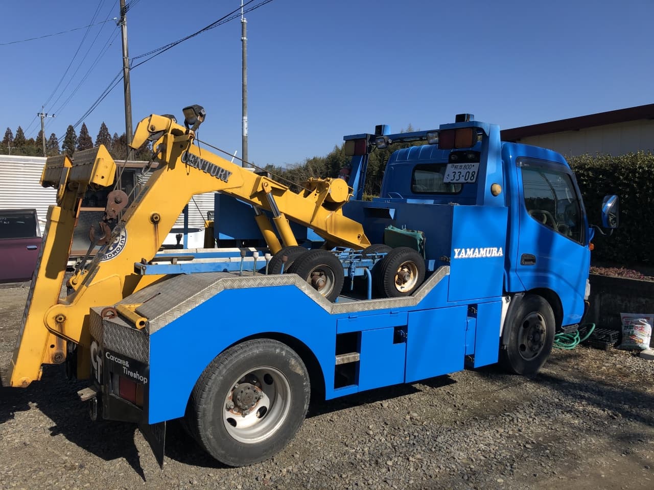 山村自動車整備工場が所有するレッカー車、積載車